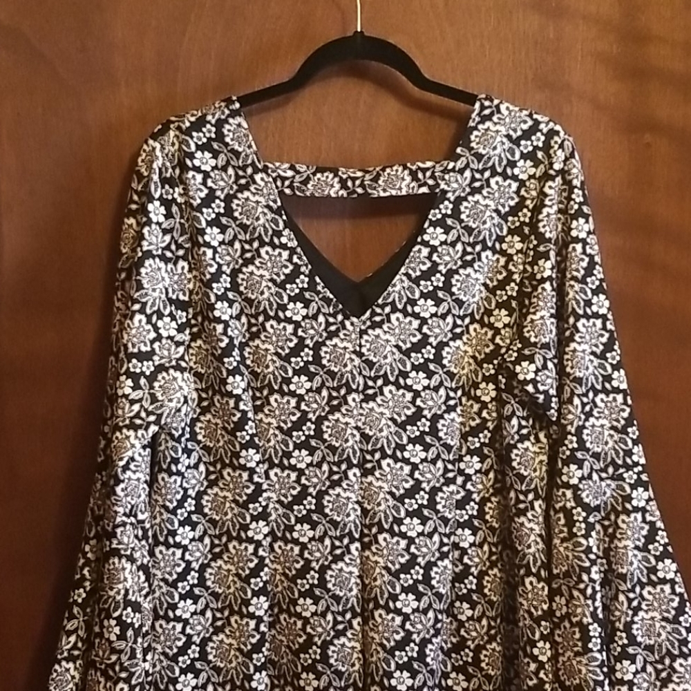 Dress - Picture 4 of 5